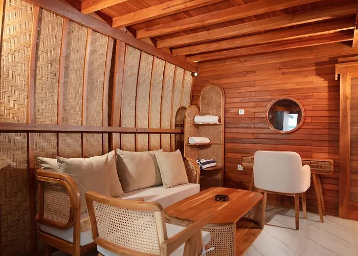 فيلة Luh Adi 2, Balinese Wooden House In *