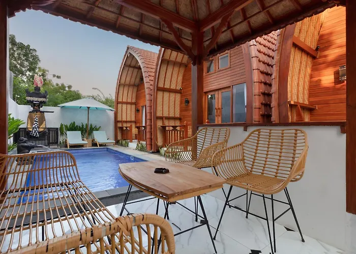 Luh Adi 2, Balinese Wooden House In أُلُواتو