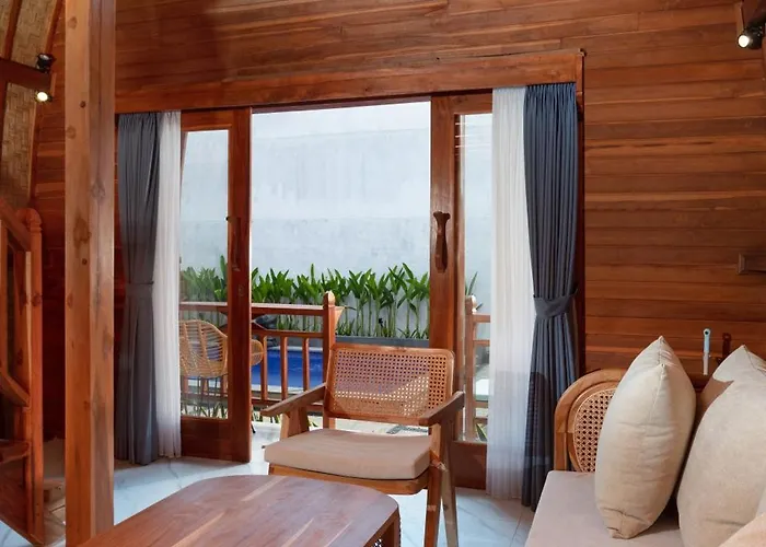 Luh Adi 2, Balinese Wooden House In أُلُواتو