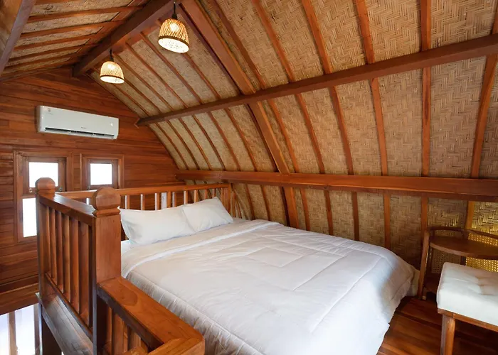 Luh Adi 2, Balinese Wooden House In فيلة *