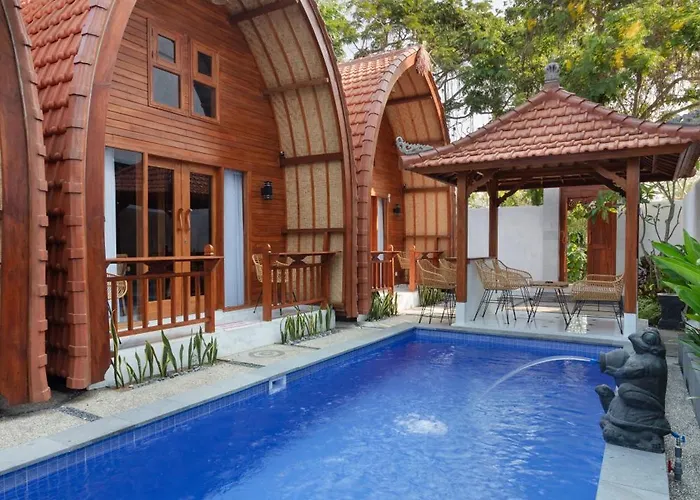Luh Adi 2, Balinese Wooden House In فيلة *